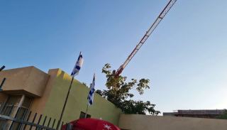 למרות ההבטחות המנוף שוב עובר מעל גן מוריה