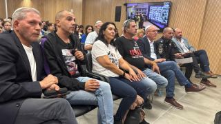 צפו: במשטרת אילת מדליקים נר ראשון יחד עם בני משפחת ביבס