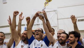 גביע ראשון בליגת שוויקה  חברים לזכרו של טום דקל ז׳׳ל