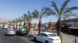 ''אני אשפיל אותך מול אשתך והילדים שלך''