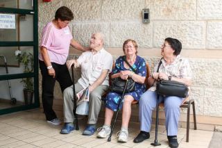 בניגוד לשאר מרכזי היום לקשיש בארץ - המרכז באילת לא שובת היום