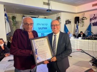 אות יקיר העיר אילת הוענק לשמוליק תגר