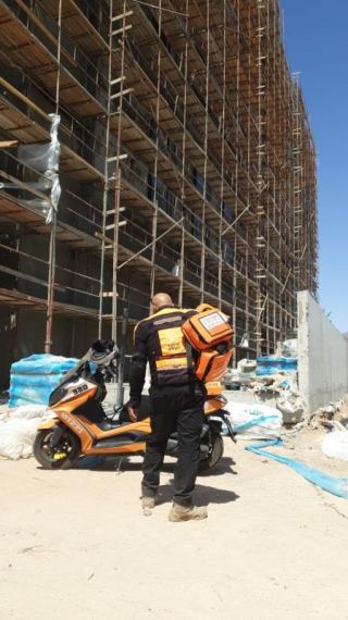 בן 51 נפל מגובה ברחוב קאמן באילת