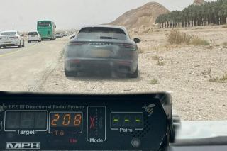 נהג על 208 קמ״ש בכביש הערבה עם בתו הקטינה ברכב ונתפס
